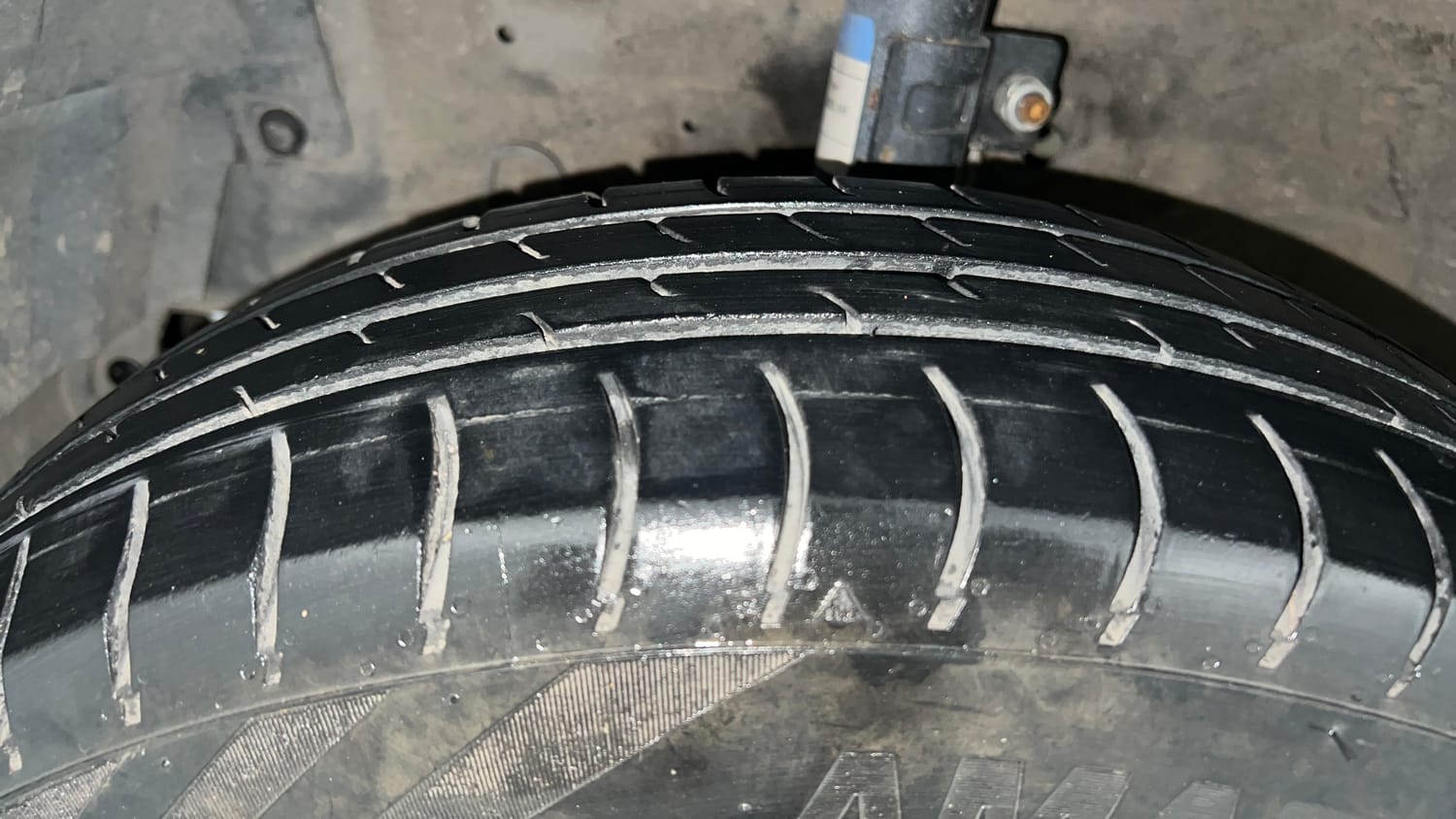 Used 2013 Maruti Suzuki Swift VXi Petrol Manual tyres LEFT FRONT TYRE TREAD VIEW