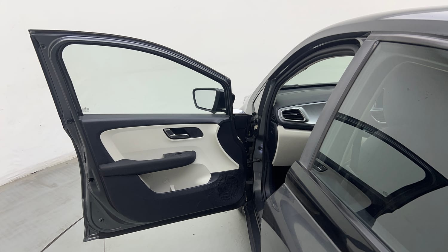 Used 2022 Tata Altroz XZ Plus i-Turbo Petrol Petrol Manual interior LEFT FRONT DOOR OPEN VIEW