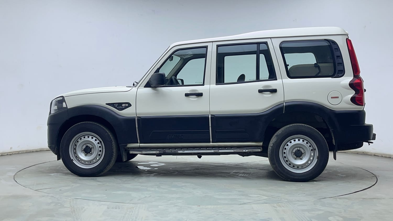 Used 2024 Mahindra Scorpio S3 Plus Diesel Manual exterior LEFT SIDE VIEW