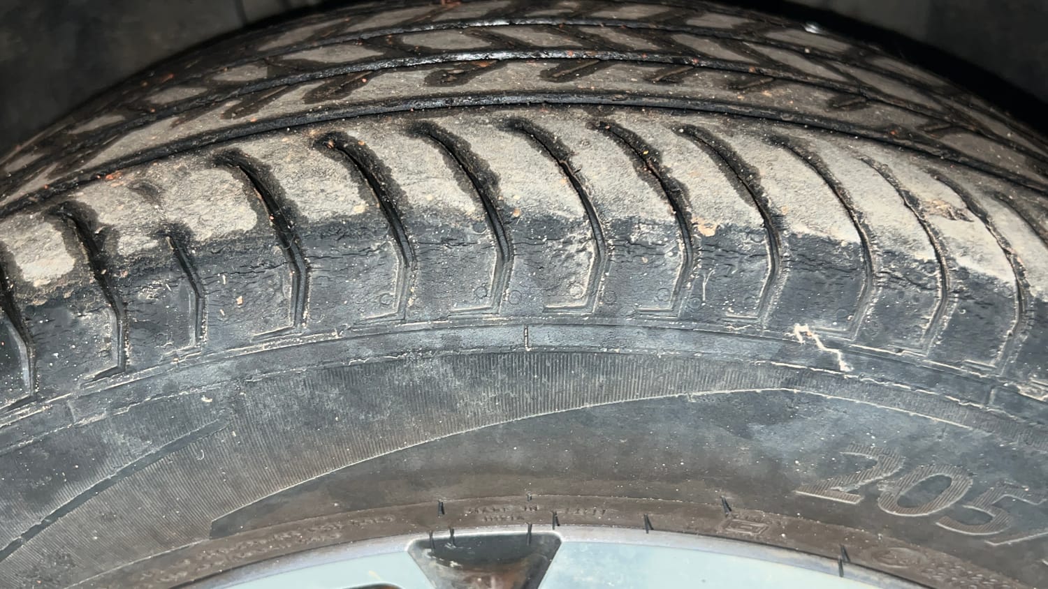Used 2023 Skoda Kushaq Style 1.5L TSI MT Petrol Manual tyres RIGHT FRONT TYRE TREAD VIEW