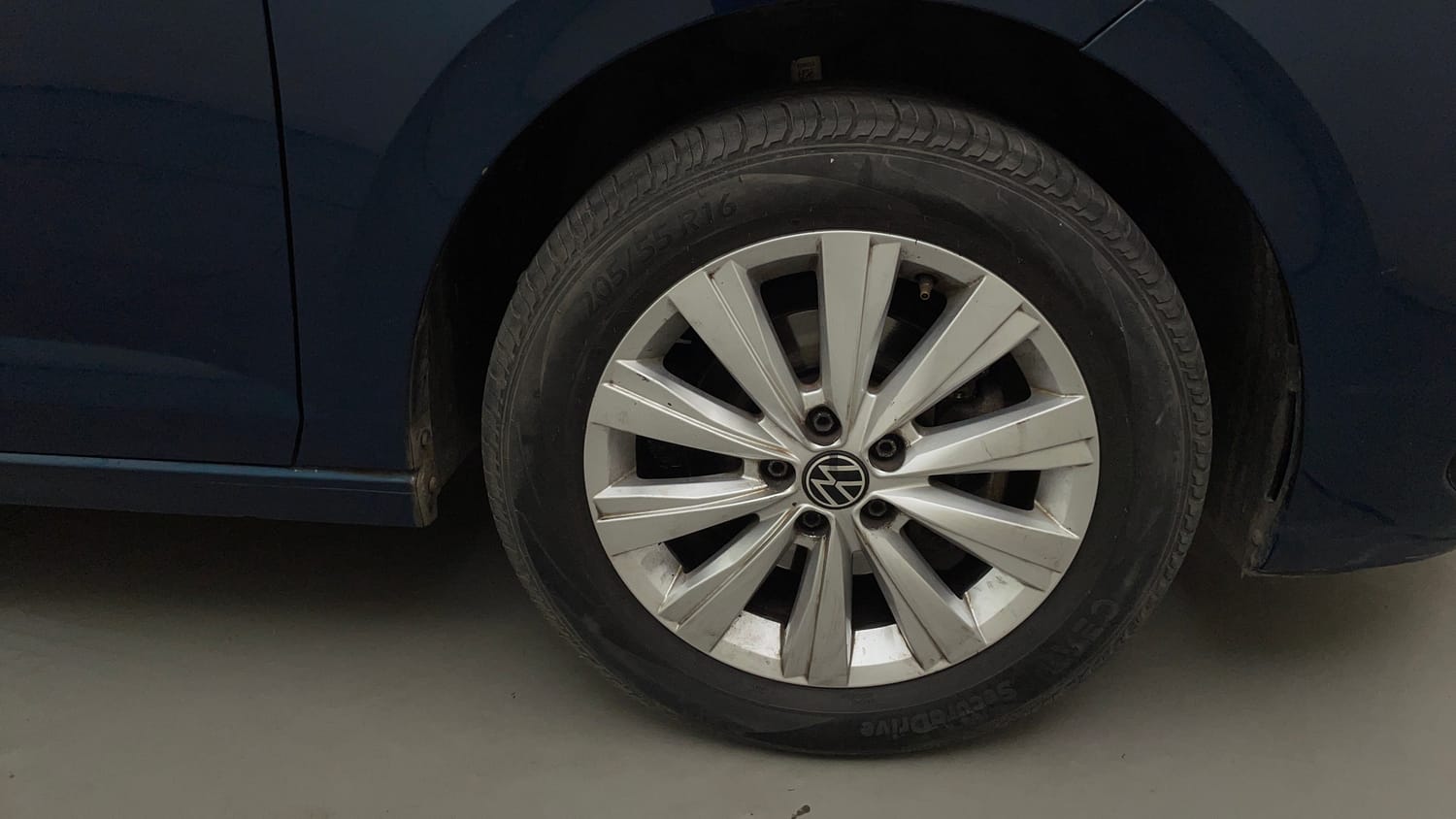Used 2024 Volkswagen Virtus Highline 1.0 TSI AT Petrol Automatic tyres RIGHT FRONT TYRE RIM VIEW