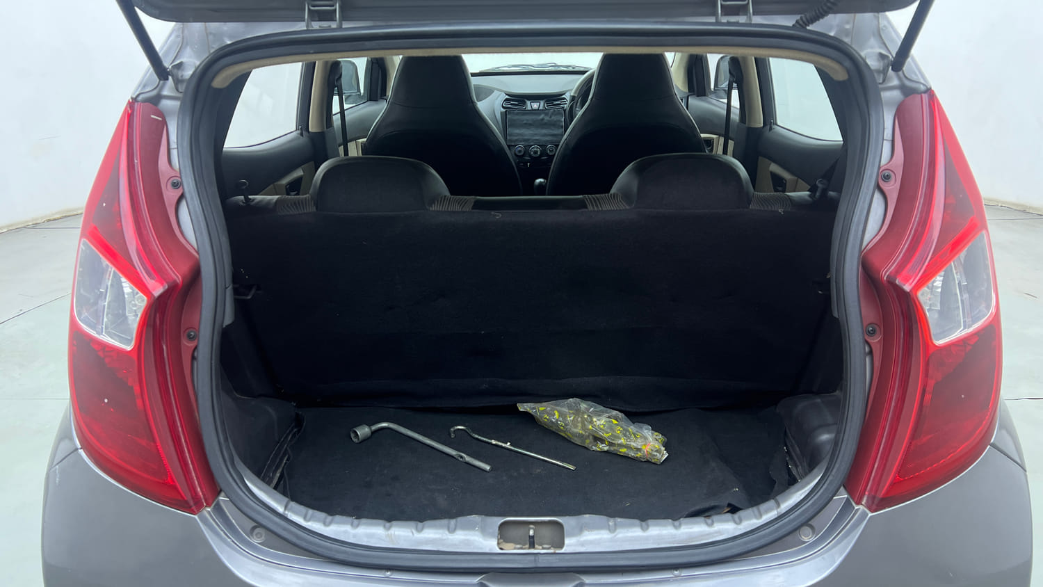 Used 2014 Hyundai Eon D-Lite + Petrol Manual interior DICKY INSIDE VIEW