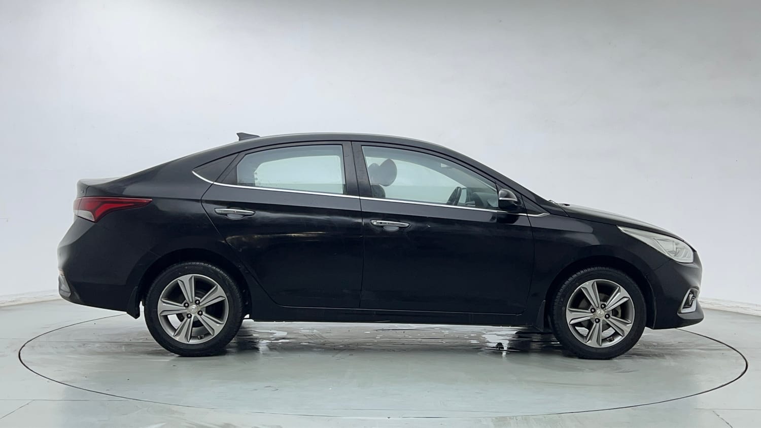 Used 2018 Hyundai Verna SX (O)1.6 VTVT Petrol Manual exterior RIGHT SIDE VIEW