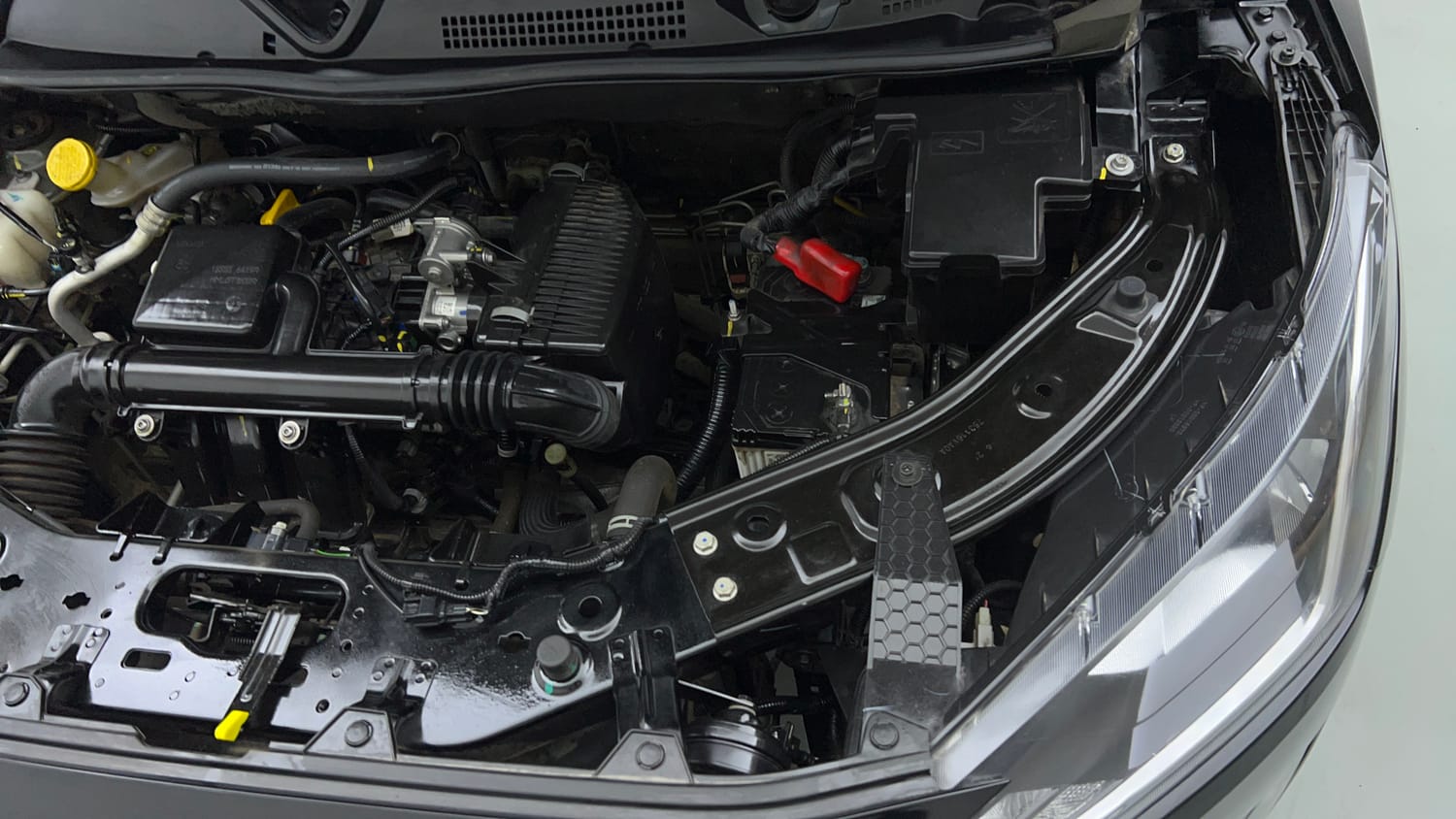 Used 2024 Nissan Magnite XL Petrol Manual engine ENGINE LEFT SIDE VIEW