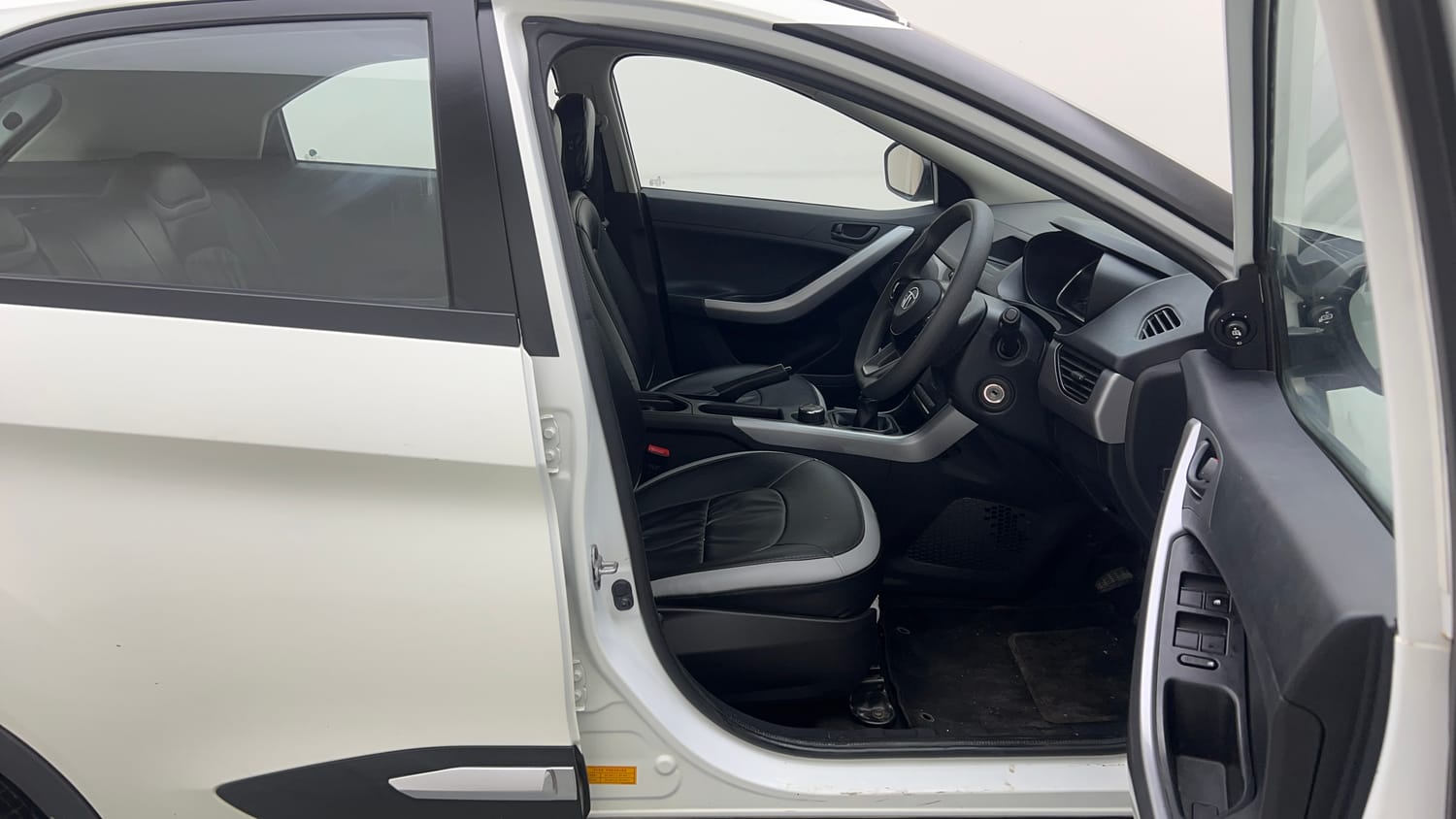 Used 2022 Tata Nexon XM Petrol Manual interior RIGHT SIDE FRONT DOOR CABIN VIEW