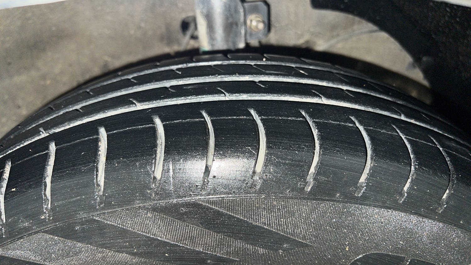 Used 2017 Maruti Suzuki Dzire VXi Petrol Manual tyres RIGHT FRONT TYRE TREAD VIEW
