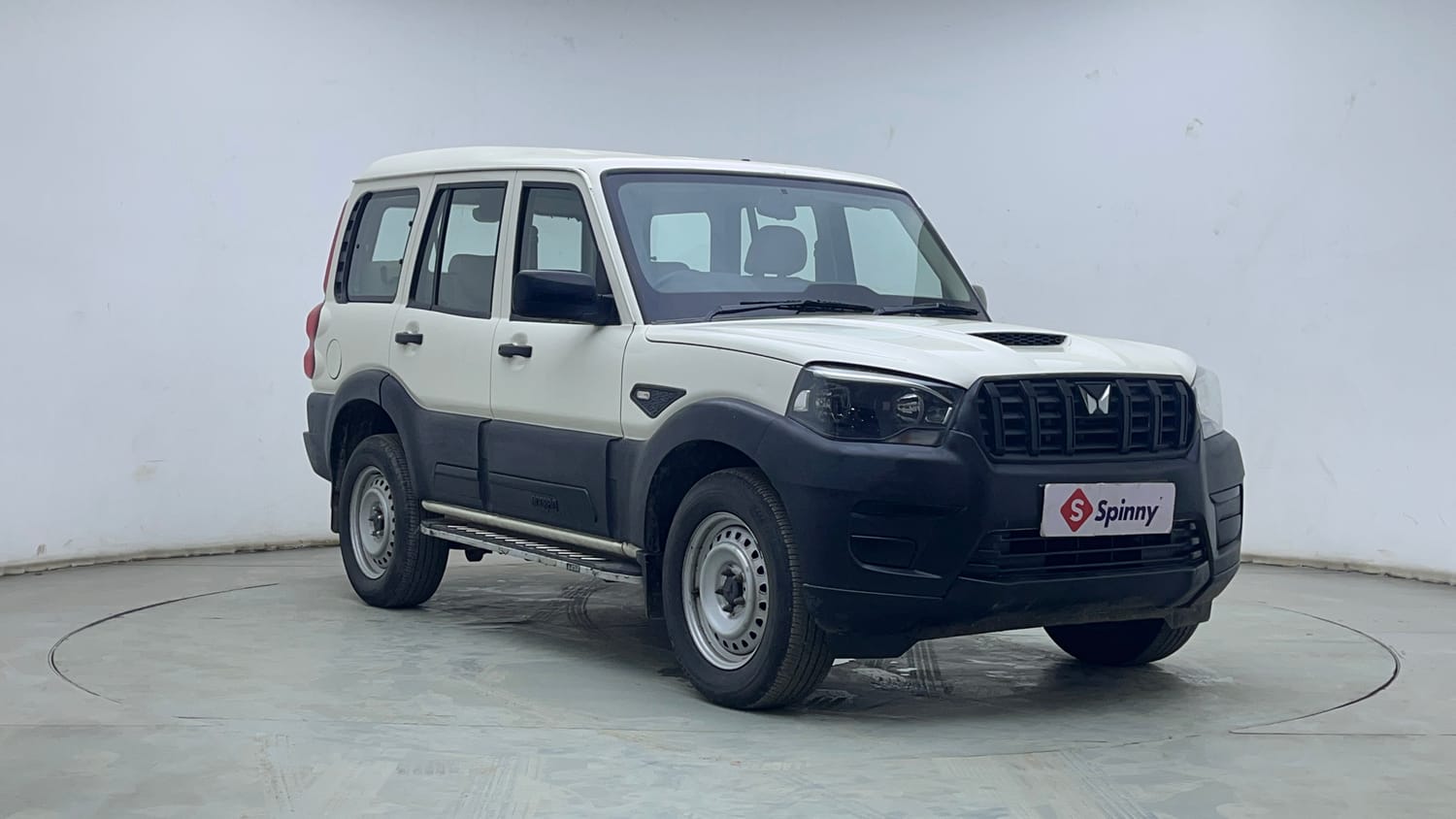 Used 2024 Mahindra Scorpio S3 Plus Diesel Manual exterior RIGHT FRONT CORNER VIEW