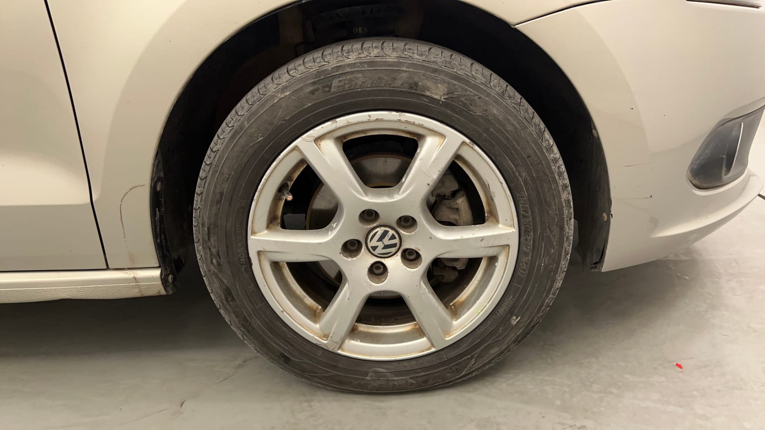 Used 2014 Volkswagen Vento Highline Diesel Diesel Manual tyres RIGHT FRONT TYRE RIM VIEW