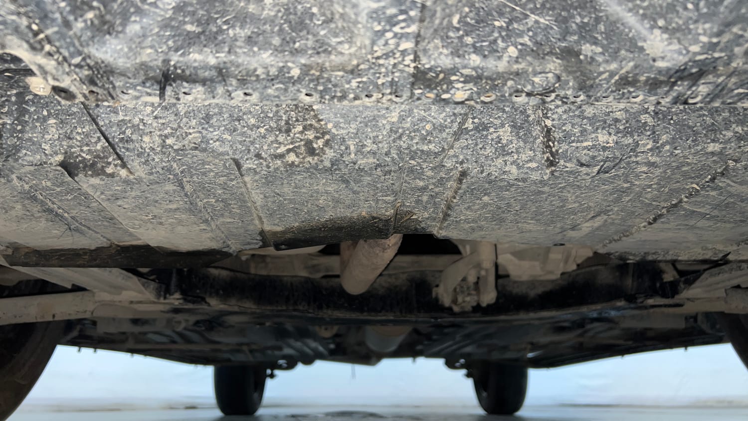 Used 2025 Maruti Suzuki Grand Vitara Delta CNG Cng Manual extra FRONT LEFT UNDERBODY VIEW