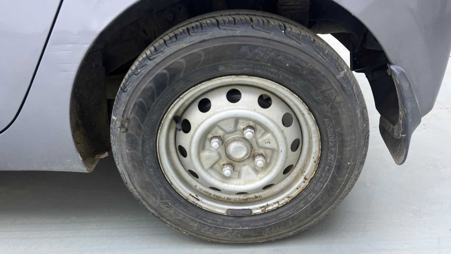 Used 2014 Hyundai Eon D-Lite + Petrol Manual tyres LEFT REAR TYRE RIM VIEW
