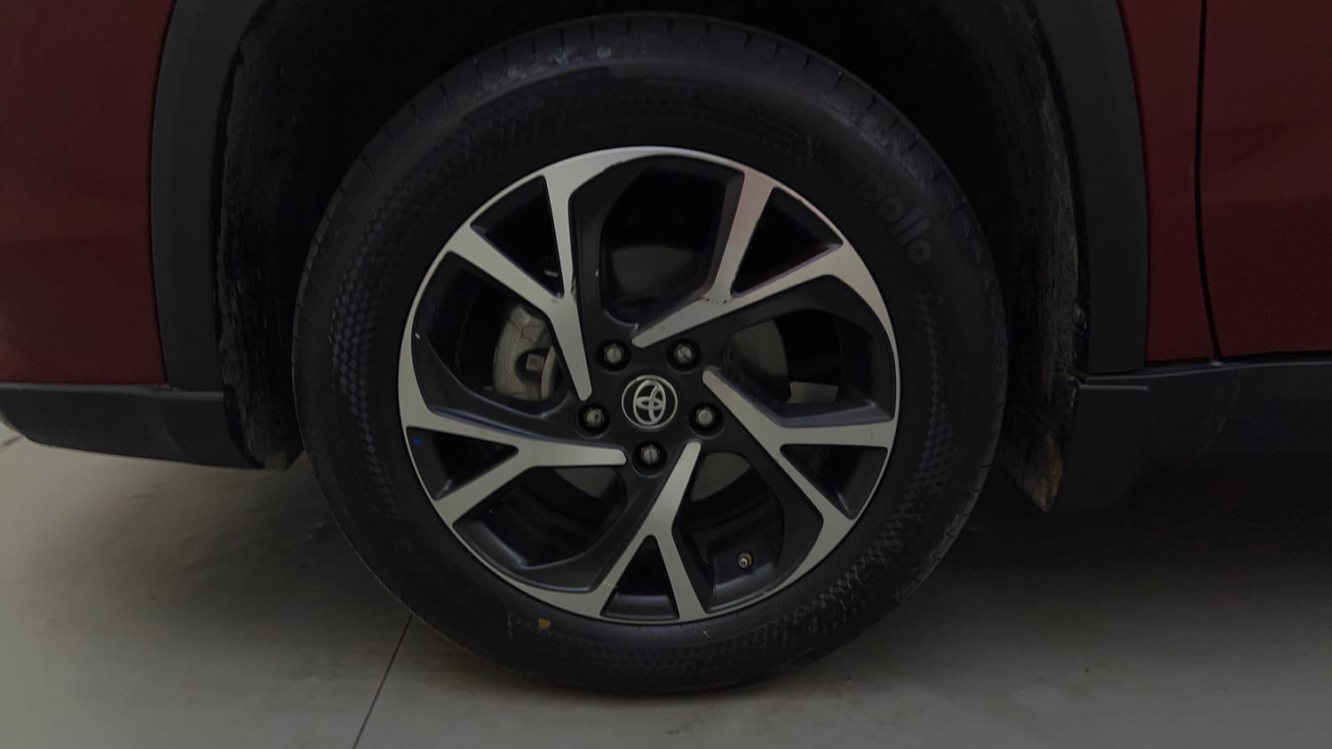 Used 2024 Toyota Urban Cruiser Hyryder V Hybrid Hybrid Automatic tyres LEFT FRONT TYRE RIM VIEW
