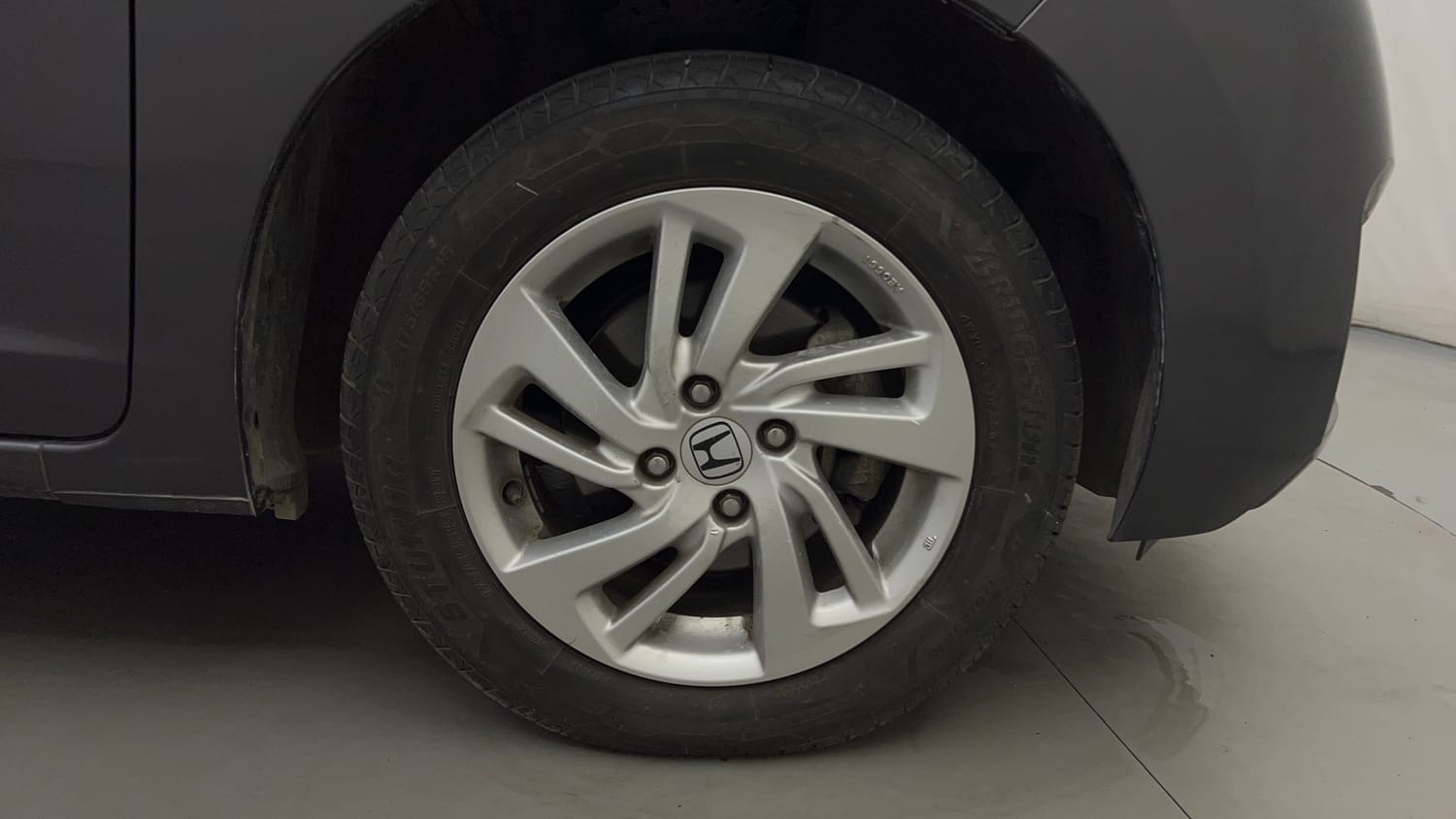 Used 2018 Honda Jazz V AT Petrol Petrol Automatic tyres RIGHT FRONT TYRE RIM VIEW