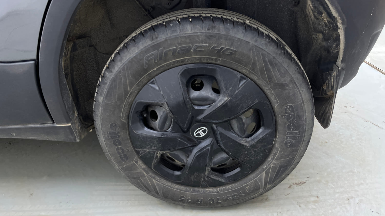 Used 2024 Tata Punch Adventure AMT Petrol Automatic tyres LEFT REAR TYRE RIM VIEW