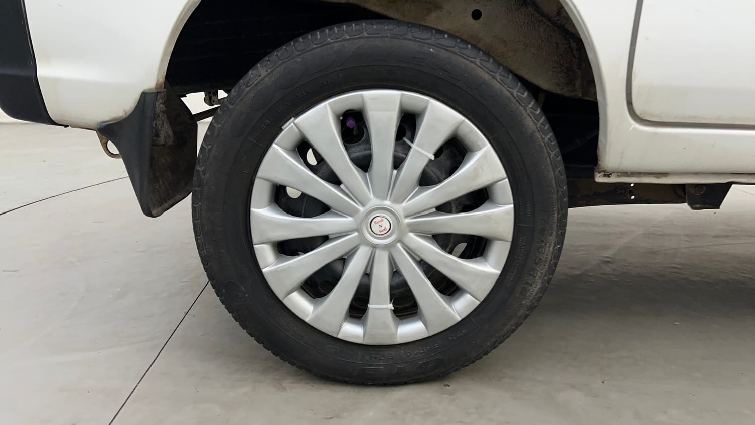 Used 2015 Maruti Suzuki Eeco 5 STR WITH A/C+HTR Petrol Manual tyres RIGHT REAR TYRE RIM VIEW