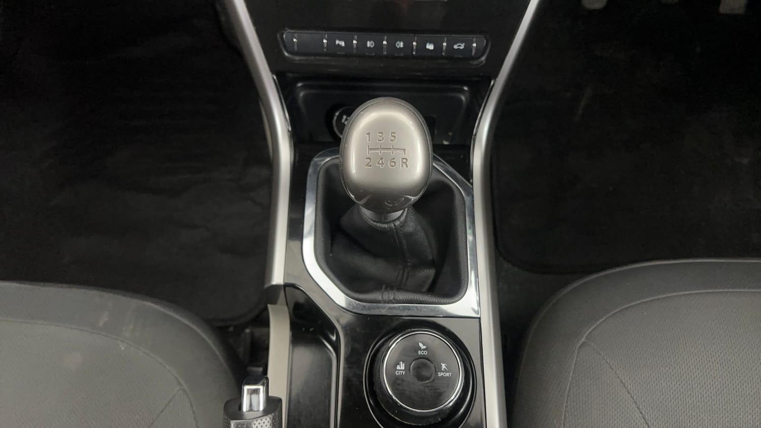 Used 2018 Tata Nexon XZ Plus Diesel Dual Tone Diesel Manual interior GEAR  KNOB VIEW