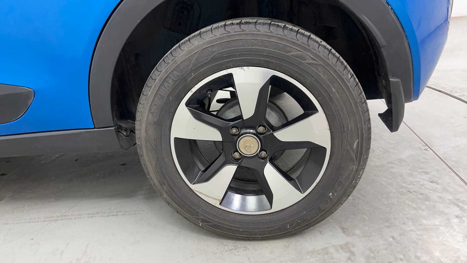 Used 2018 Tata Nexon XZ Plus Diesel Dual Tone Diesel Manual tyres LEFT REAR TYRE RIM VIEW