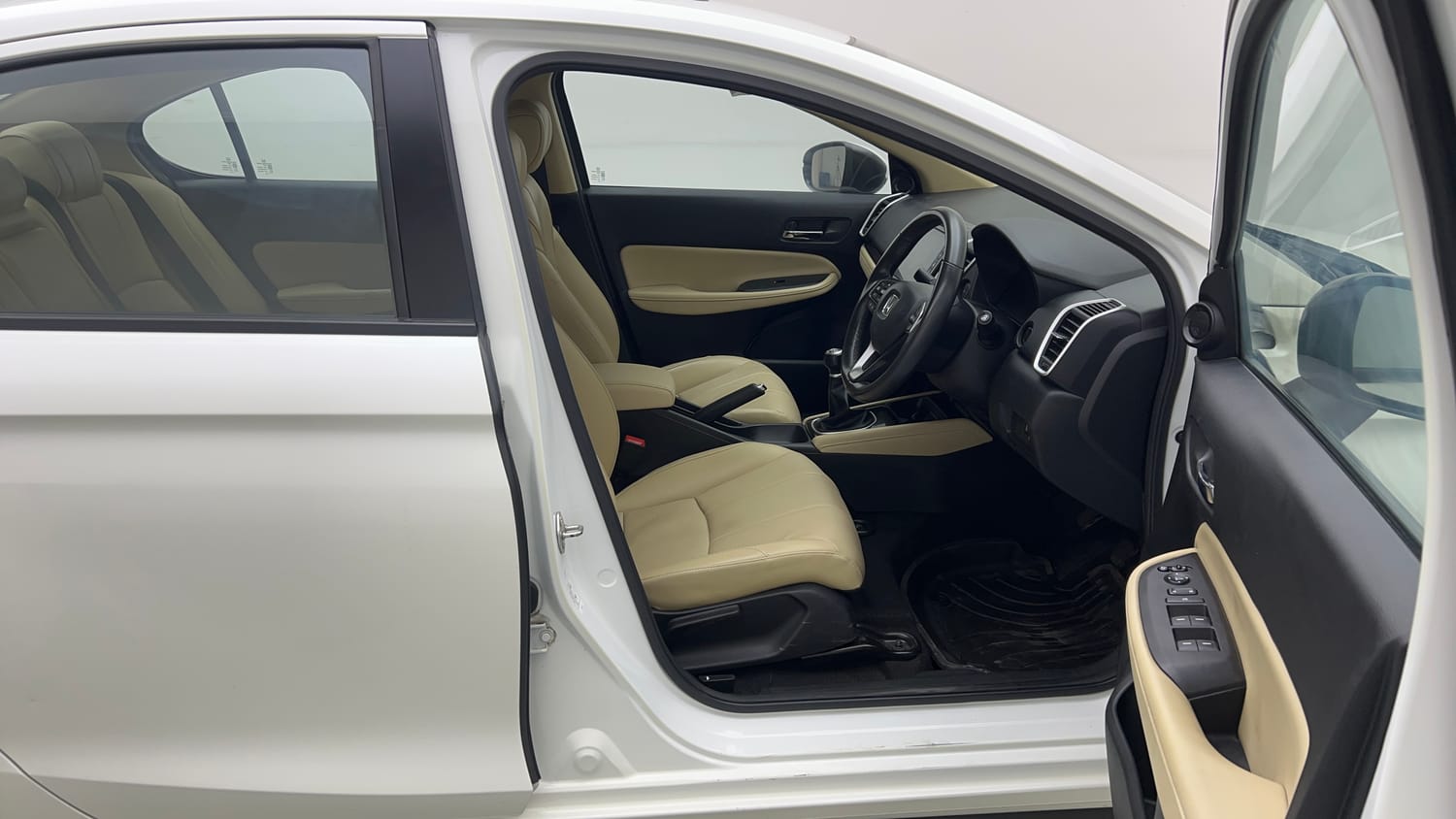 Used 2022 Honda City ZX Petrol Petrol Manual interior RIGHT SIDE FRONT DOOR CABIN VIEW