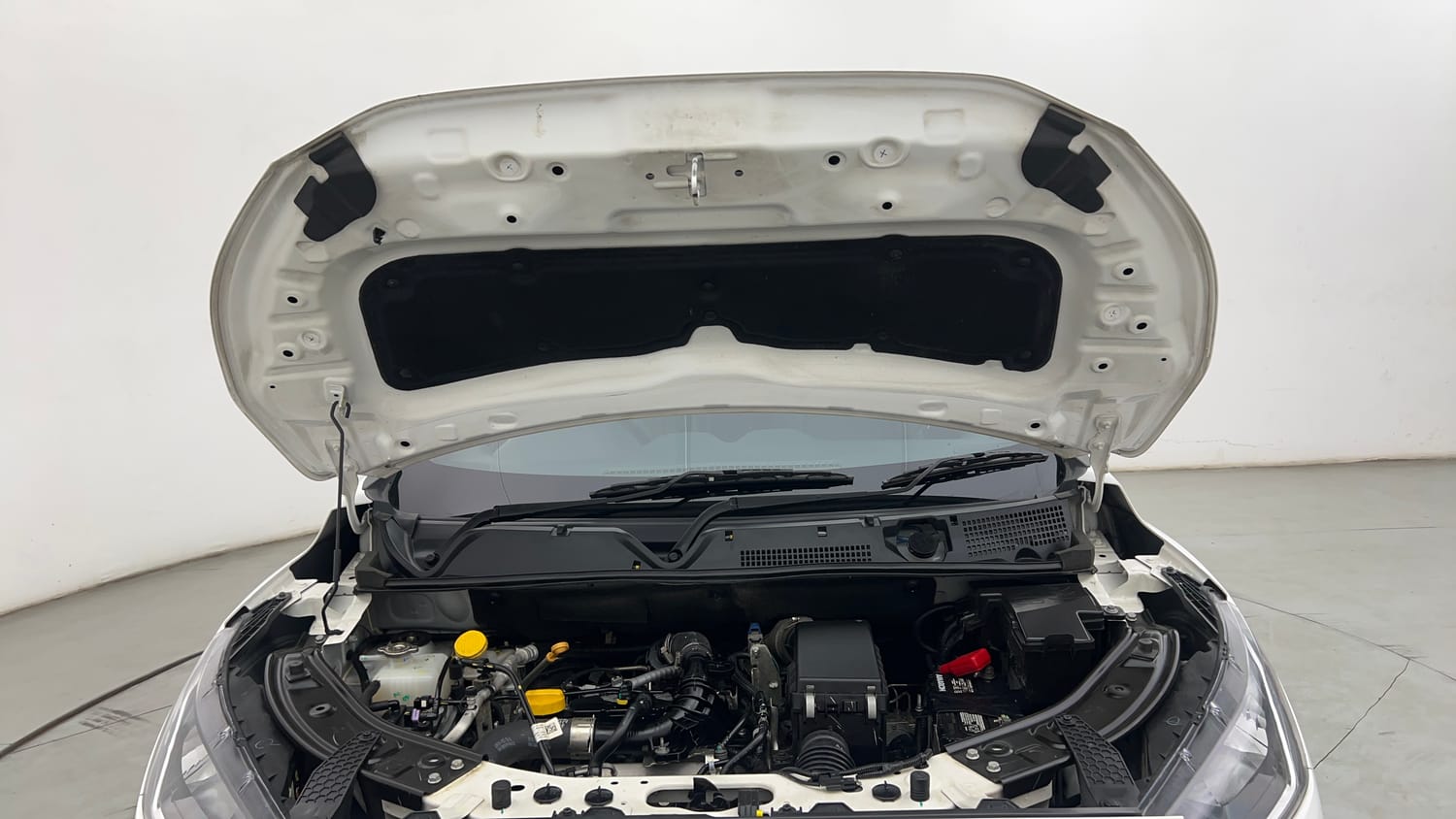 Used 2024 Nissan Magnite XV Turbo Petrol Manual engine ENGINE & BONNET OPEN FRONT VIEW