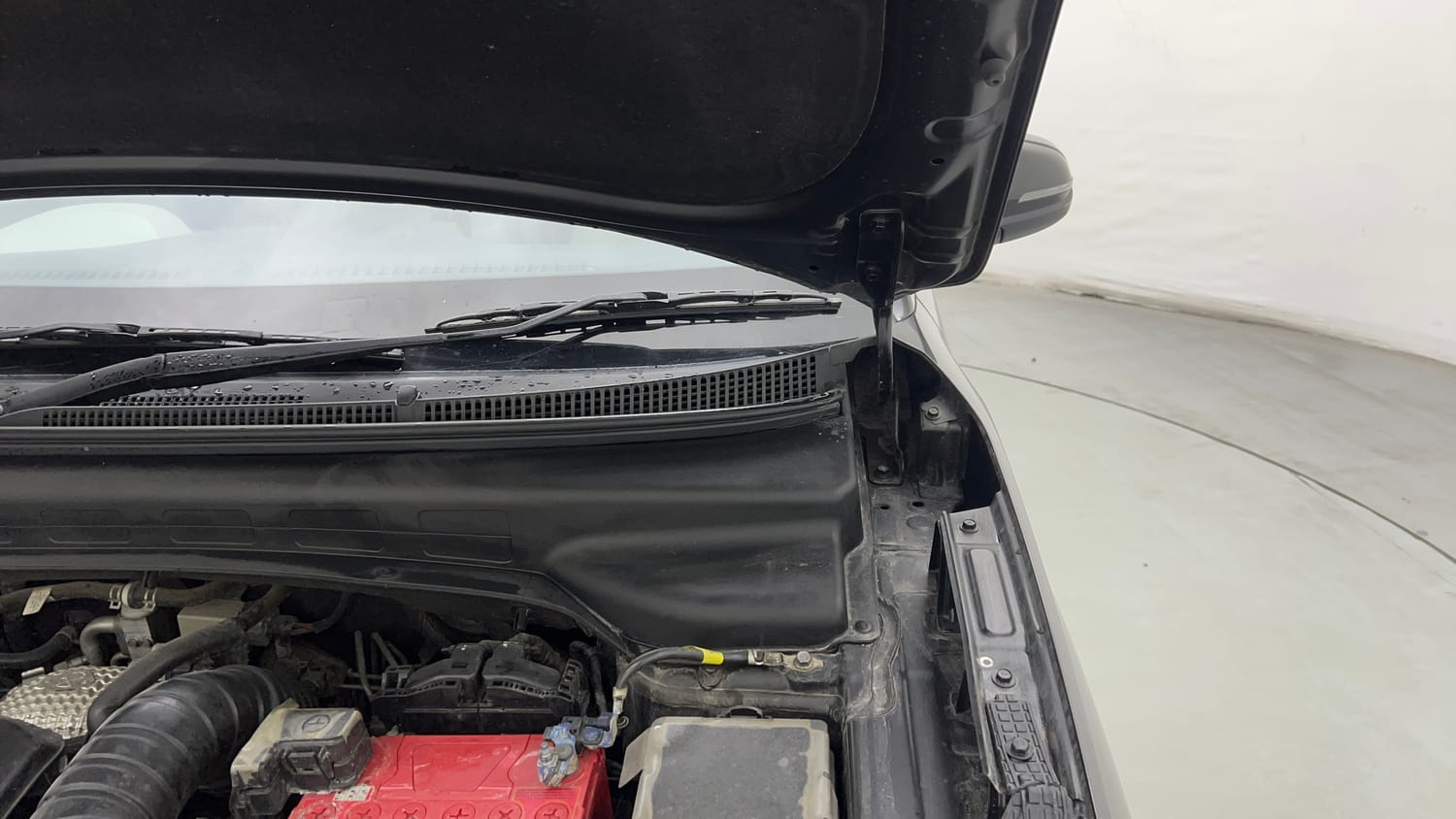 Used 2022 Hyundai Creta SX (O) 1.5 Diesel Diesel Manual engine ENGINE LEFT SIDE HINGE & APRON VIEW