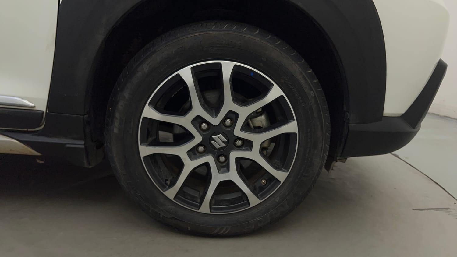 Used 2023 Maruti Suzuki XL6 Alpha Plus MT Petrol Petrol Manual tyres RIGHT FRONT TYRE RIM VIEW