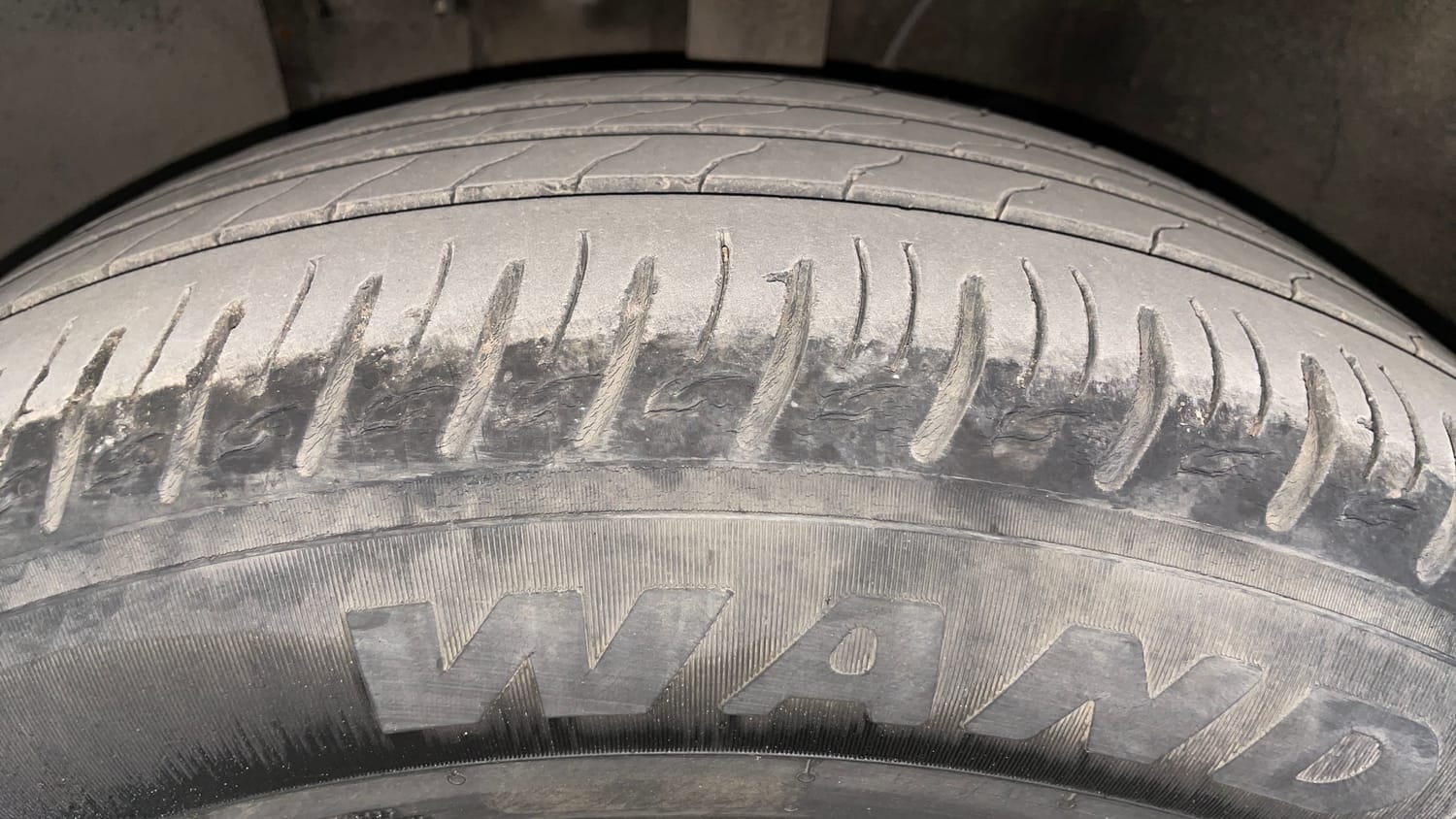 Used 2020 Hyundai Venue SX Plus 1.0 Turbo DCT Petrol Automatic tyres LEFT FRONT TYRE TREAD VIEW