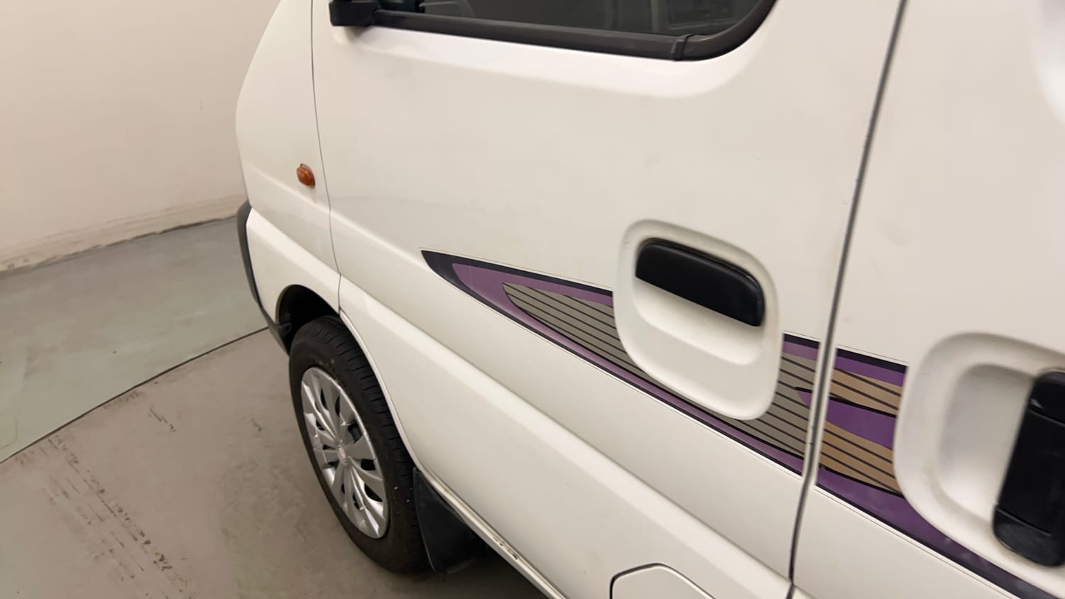 Used 2015 Maruti Suzuki Eeco 5 STR WITH A/C+HTR Petrol Manual dents MINOR SCRATCH