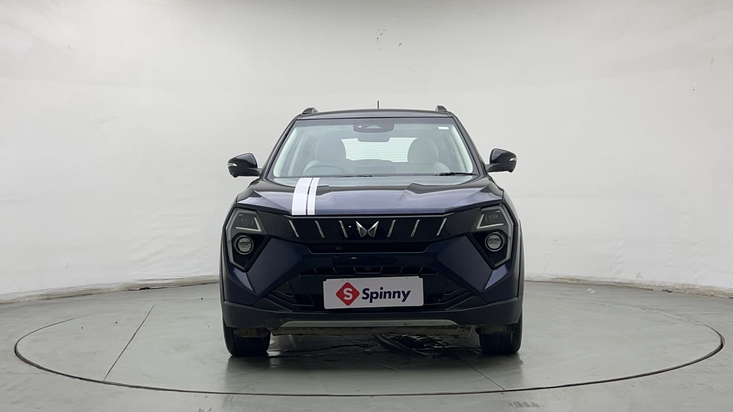 Used 2025 Mahindra XUV 3XO AX7L 1.2 Petrol AT Petrol Automatic exterior FRONT VIEW