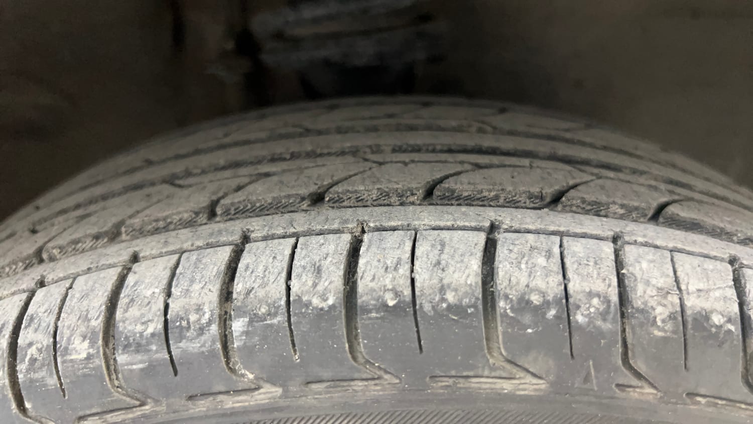 Used 2019 maruti-suzuki Alto K10 VXi (O) AMT Petrol Automatic tyres RIGHT FRONT TYRE TREAD VIEW