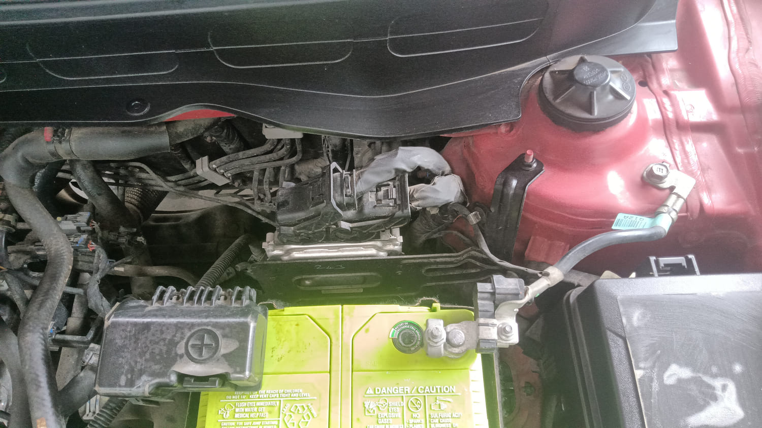 Used 2022 Hyundai Venue SX 1.2 Petrol Petrol Manual engine ENGINE LEFT SIDE HINGE & APRON VIEW