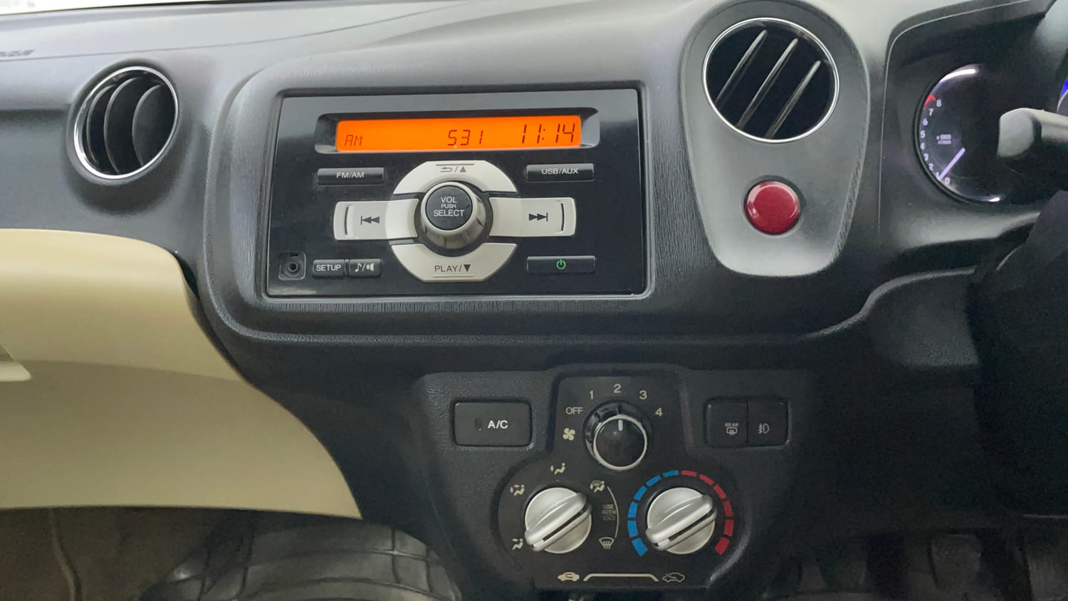 Used 2017 Honda Brio VX MT Petrol Manual interior MUSIC SYSTEM & AC CONTROL VIEW
