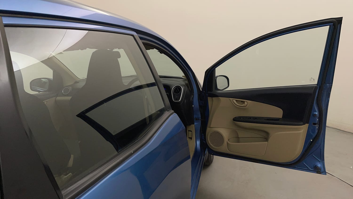 Used 2014 Honda Mobilio S Petrol Petrol Manual interior RIGHT FRONT DOOR OPEN VIEW