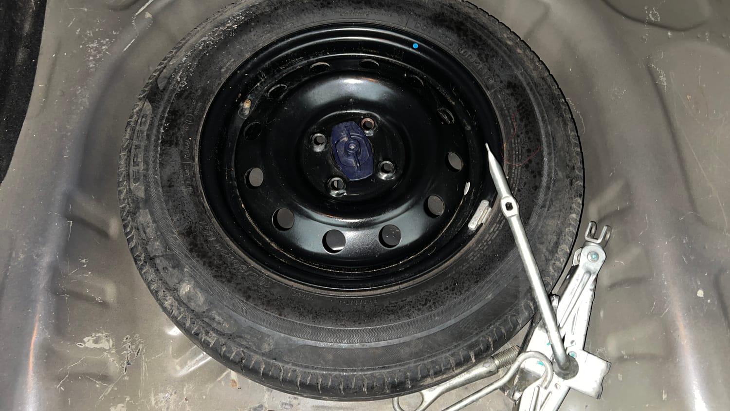 Used 2017 Maruti Suzuki Dzire VXi Petrol Manual tyres SPARE TYRE VIEW