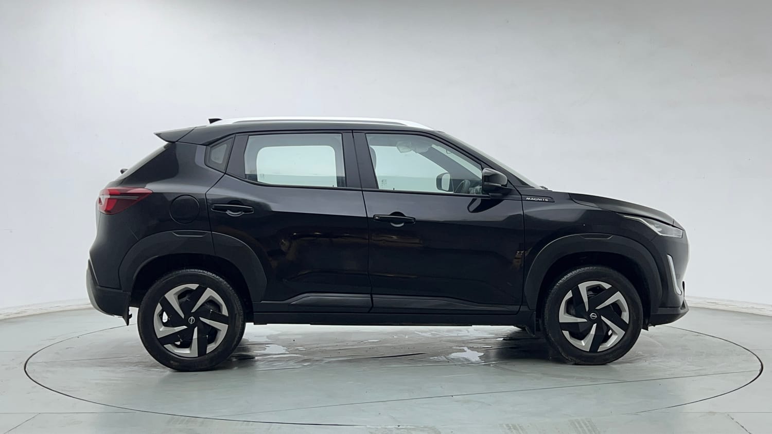 Used 2024 Nissan Magnite XL Petrol Manual exterior RIGHT SIDE VIEW