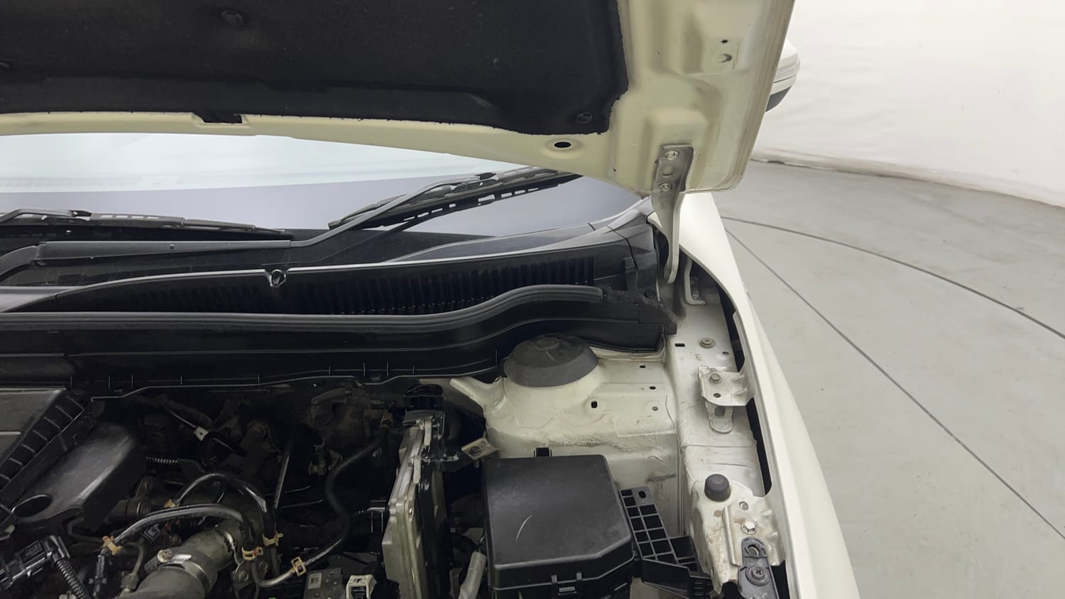Used 2018 maruti-suzuki Vitara Brezza ZDi Plus AGS Diesel Automatic engine ENGINE LEFT SIDE HINGE & APRON VIEW