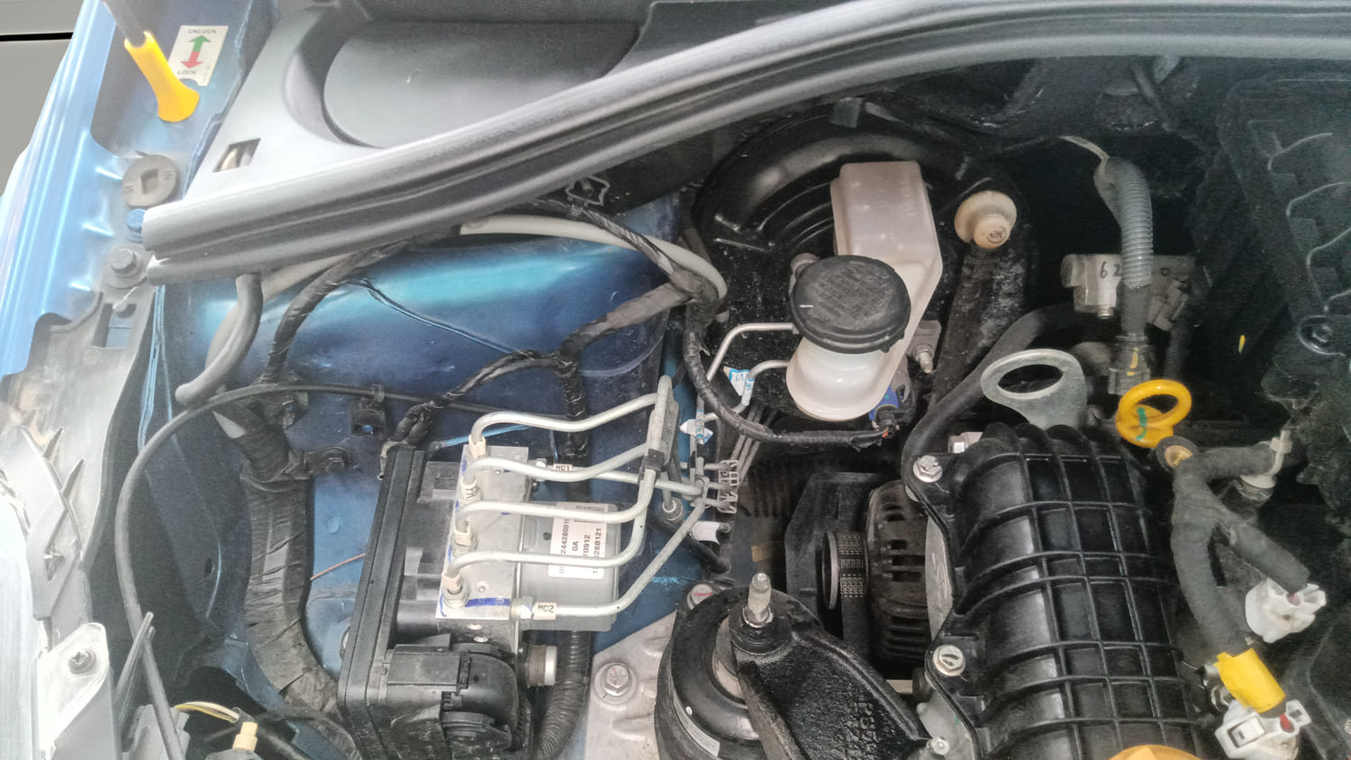 Used 2026 Tata Tiago XZ Plus CNG Cng Manual engine ENGINE RIGHT SIDE HINGE & APRON VIEW