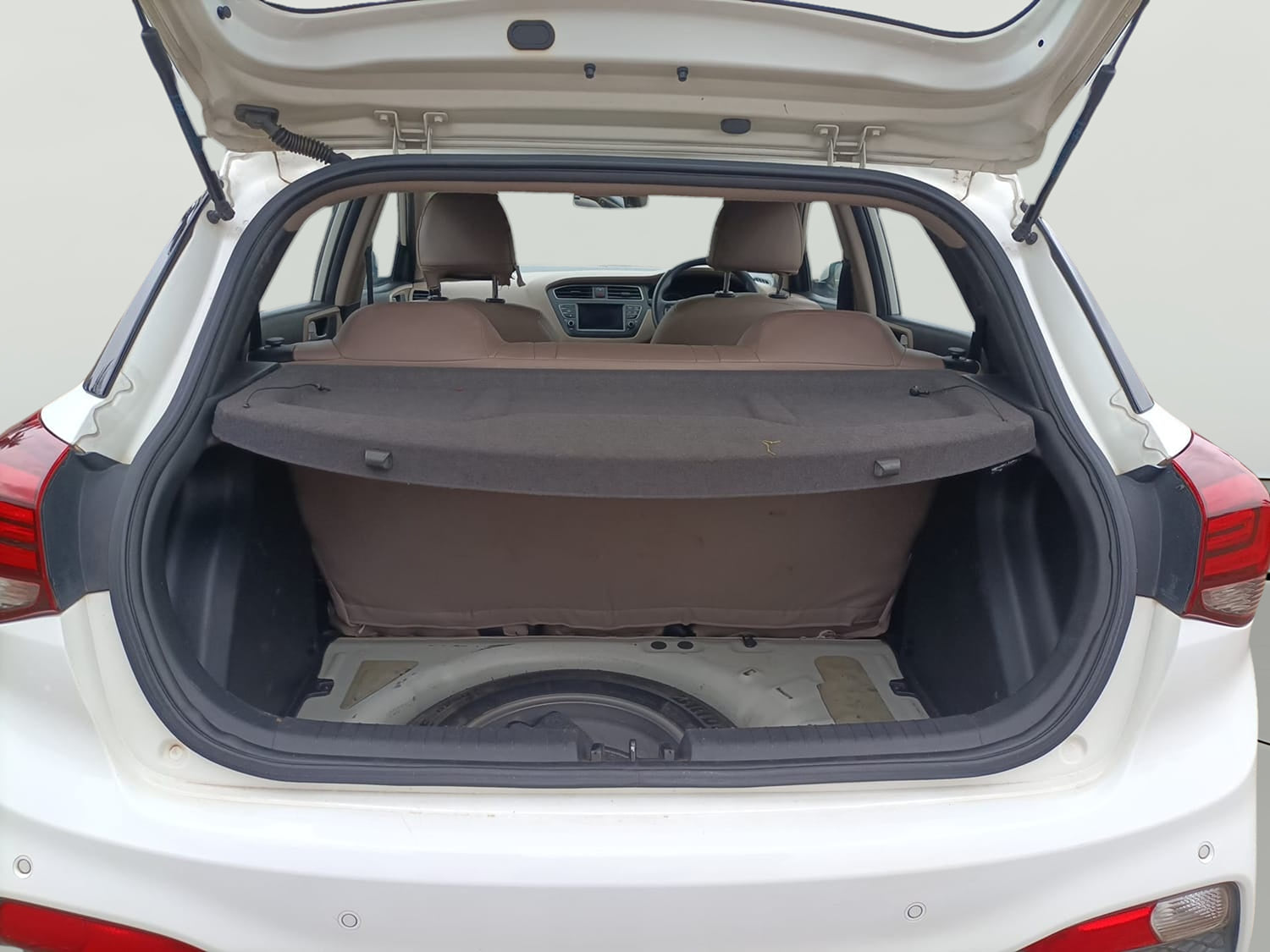 Used 2019 Hyundai Elite i20 Asta 1.2 AT Petrol Automatic interior DICKY INSIDE VIEW
