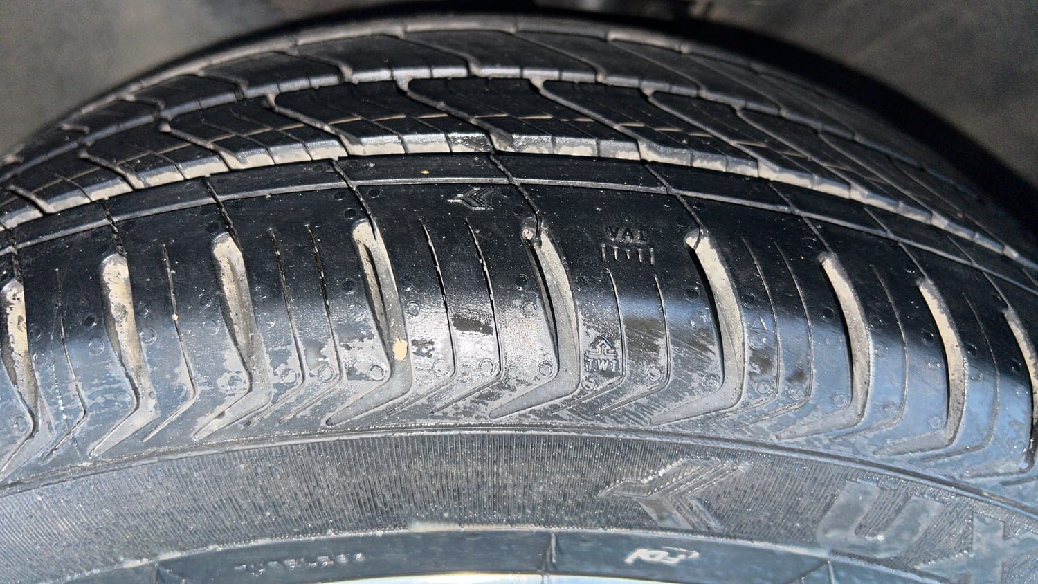 Used 2018 Hyundai Verna SX (O)1.6 VTVT Petrol Manual tyres LEFT FRONT TYRE TREAD VIEW