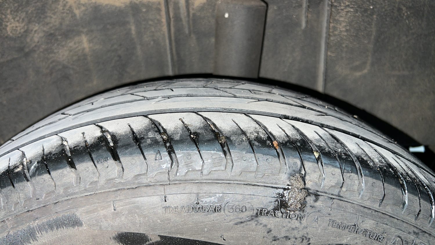 Used 2024 Nissan Magnite XV Turbo Petrol Manual tyres LEFT REAR TYRE TREAD VIEW