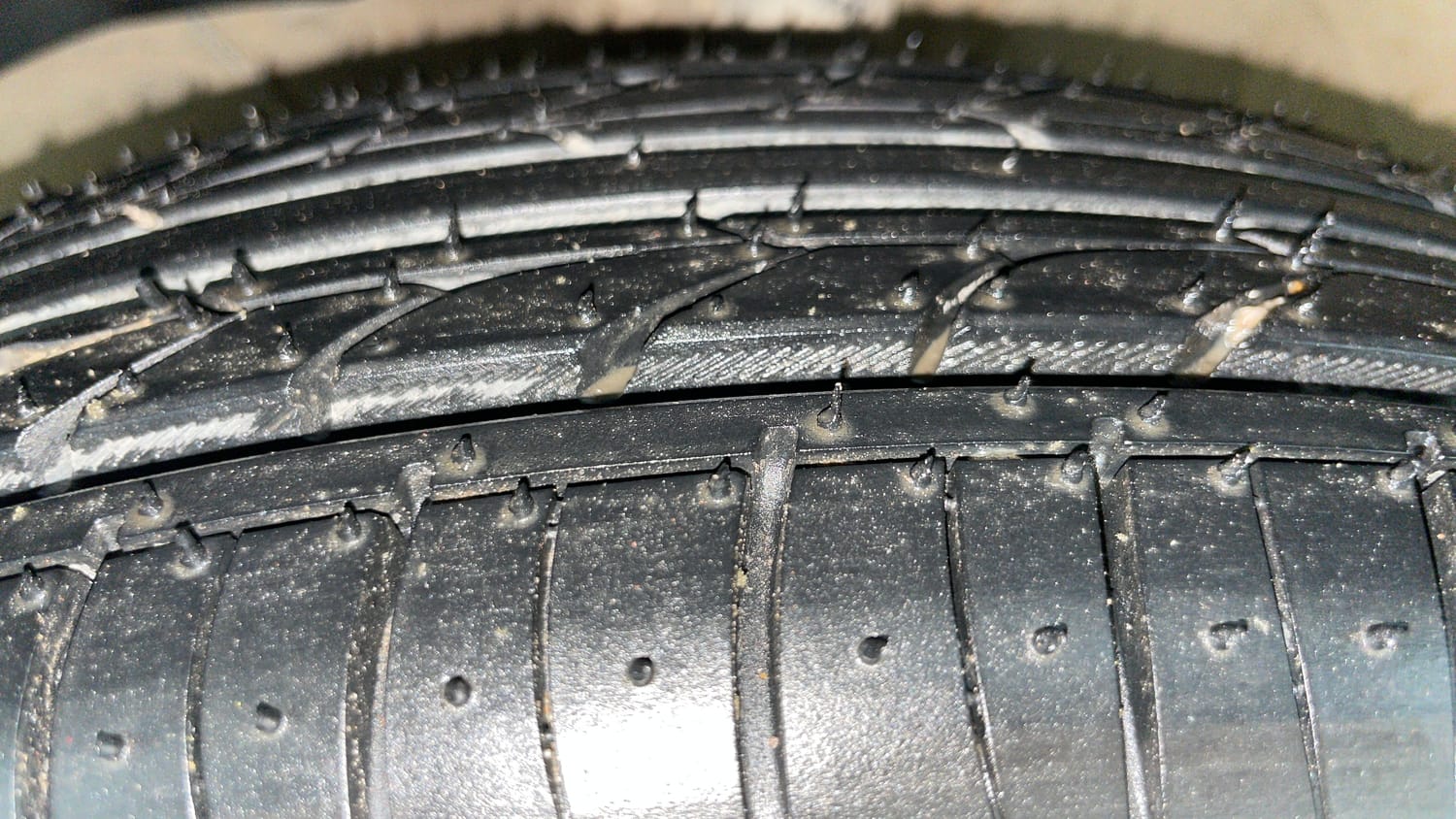 Used 2019 Maruti Suzuki Swift VXi Petrol Manual tyres LEFT FRONT TYRE TREAD VIEW