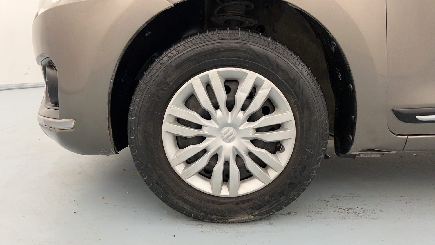 Used 2017 Maruti Suzuki Dzire VXi Petrol Manual tyres LEFT FRONT TYRE RIM VIEW