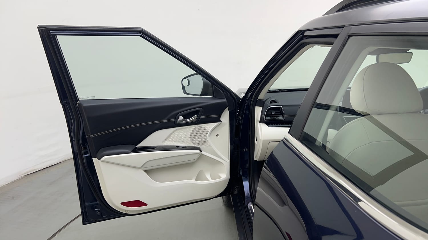 Used 2025 Mahindra XUV 3XO AX7L 1.2 Petrol AT Petrol Automatic interior LEFT FRONT DOOR OPEN VIEW