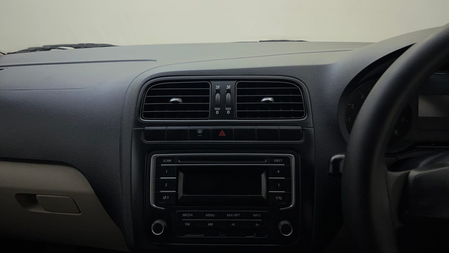 Used 2013 Volkswagen Polo Comfortline 1.2L (P) Petrol Manual top_features Integrated (in-dash) music system