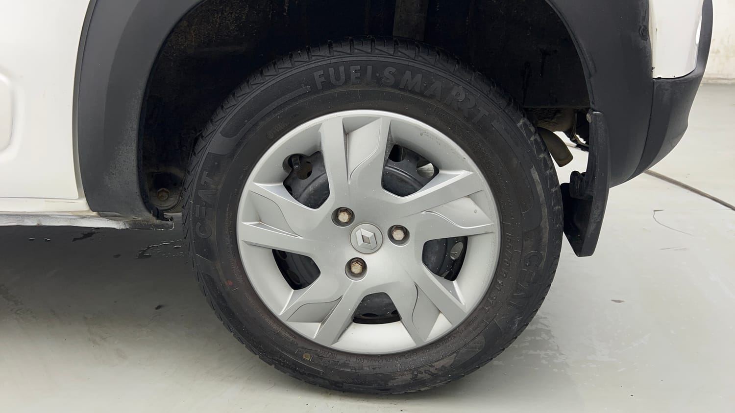 Used 2020 Renault Kwid 1.0 RXT AMT Opt Petrol Automatic tyres LEFT REAR TYRE RIM VIEW