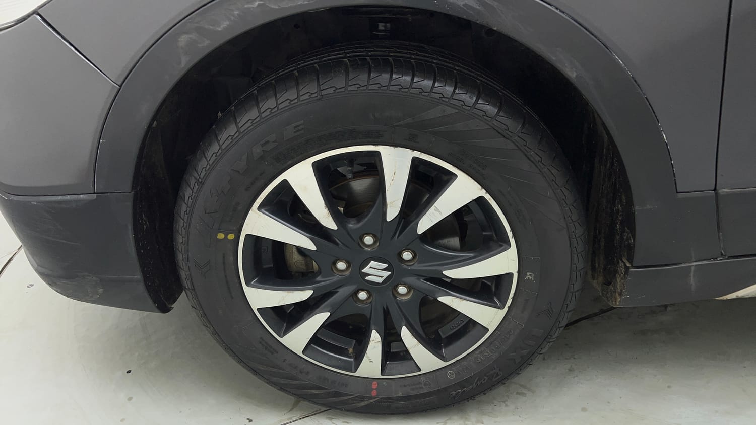 Used 2020 Maruti Suzuki S-Cross Zeta Petrol Manual tyres LEFT FRONT TYRE RIM VIEW
