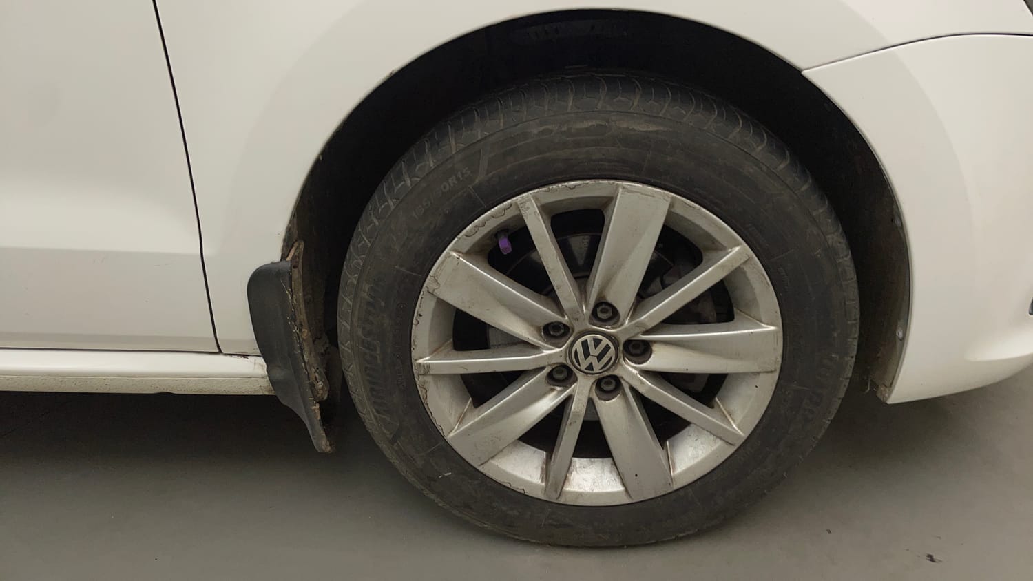 Used 2014 Volkswagen Polo Highline1.5L (D) Diesel Manual tyres RIGHT FRONT TYRE RIM VIEW
