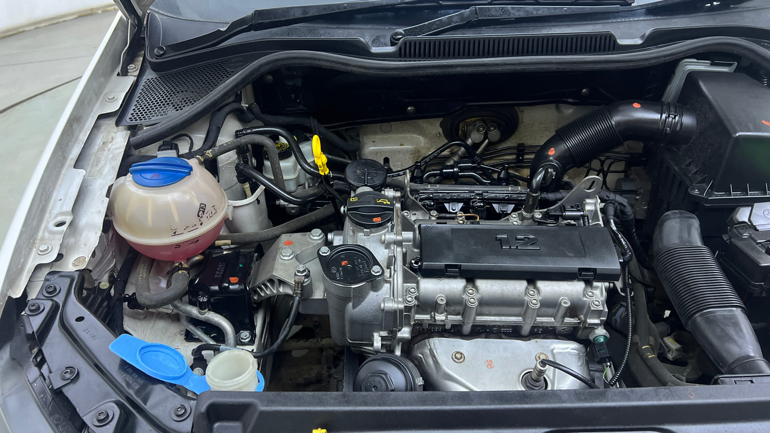 Used 2017 Volkswagen Polo Comfortline 1.2L (P) Petrol Manual engine ENGINE RIGHT SIDE VIEW
