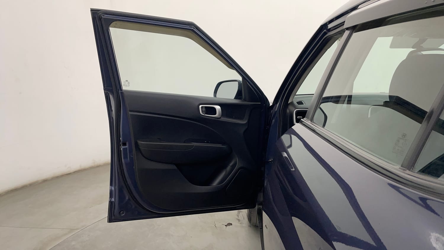 Used 2020 Hyundai Venue SX Plus 1.0 Turbo DCT Petrol Automatic interior LEFT FRONT DOOR OPEN VIEW
