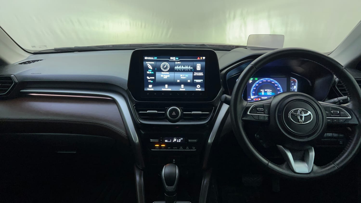 Used 2024 Toyota Urban Cruiser Hyryder V Hybrid Hybrid Automatic interior MUSIC SYSTEM & AC CONTROL VIEW