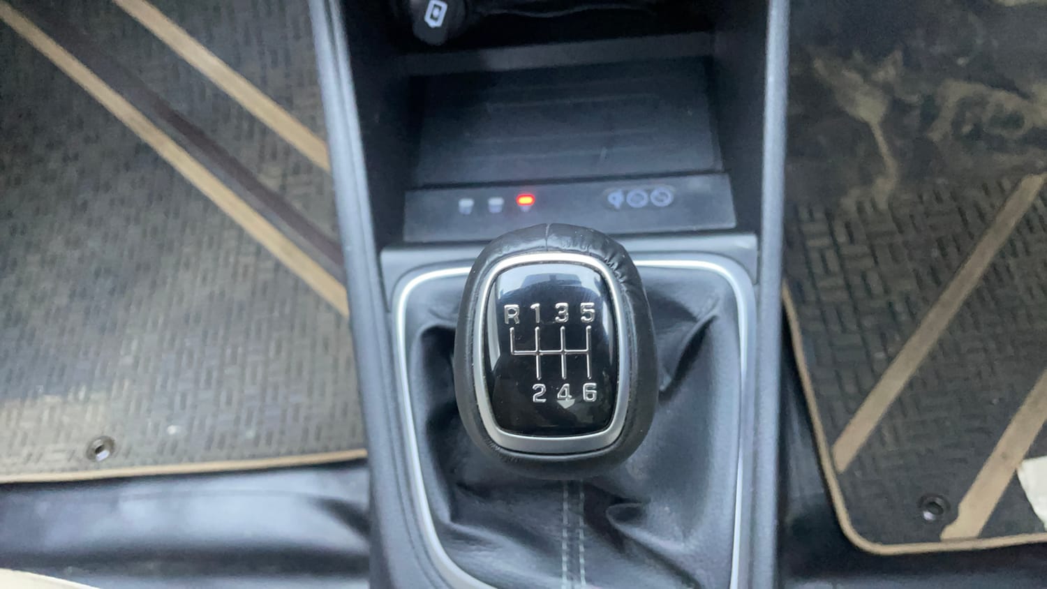Used 2022 Hyundai Verna SX 1.5 MPi Petrol Manual interior GEAR  KNOB VIEW