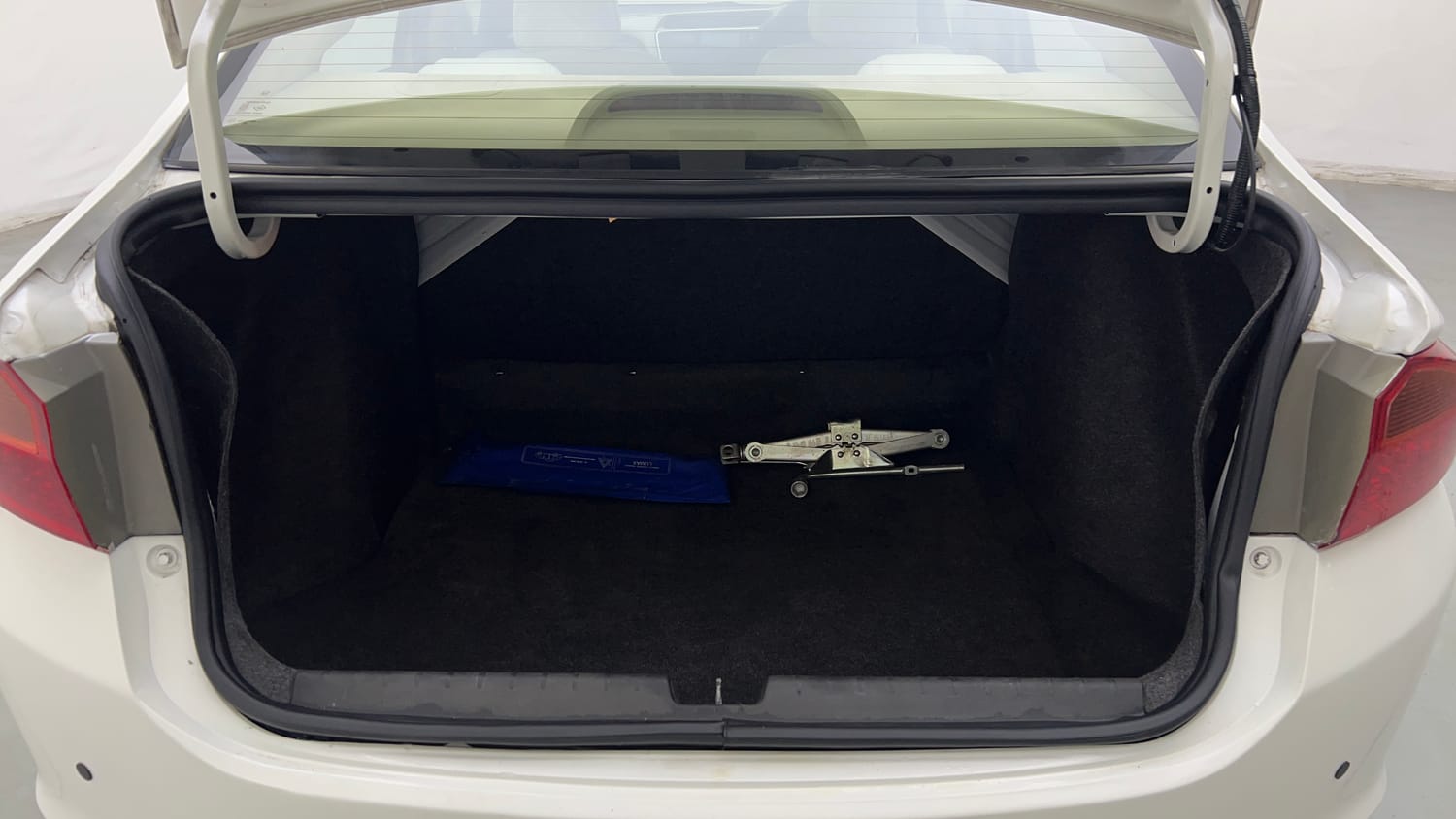 Used 2016 Honda City SV Petrol Manual interior DICKY INSIDE VIEW